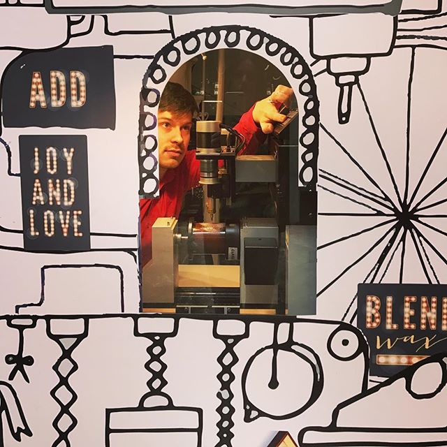 🌲 MAKE CHRISTMAS PERSONAL WITH OUR TRUE GRACE ENGRAVING SERVICE 🌲
Pop into our shop in Burlington Arcade where our little Elf, Alex will engrave a special message or illustration on your True Grace candle. 🌲